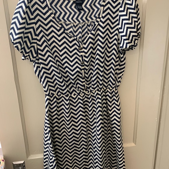 Mid length chevron dress - Picture 1 of 3